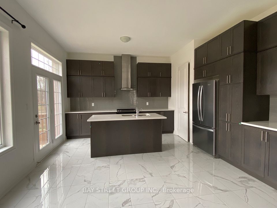 46 Blenheim Circle, Whitby, ON L1P 0E2