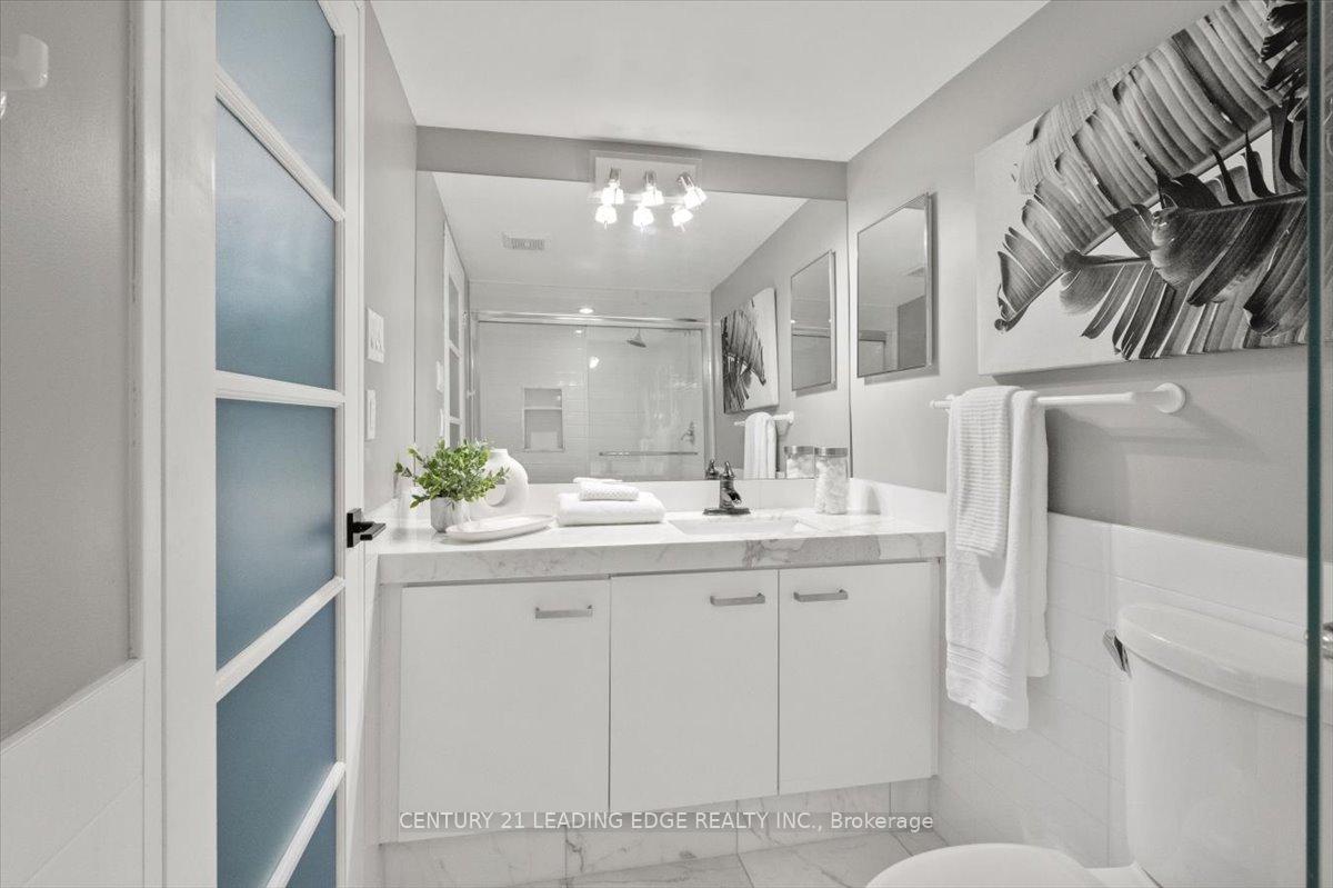 3 Bedrooms Condo at 131 TORRESDALE,  Toronto For sale