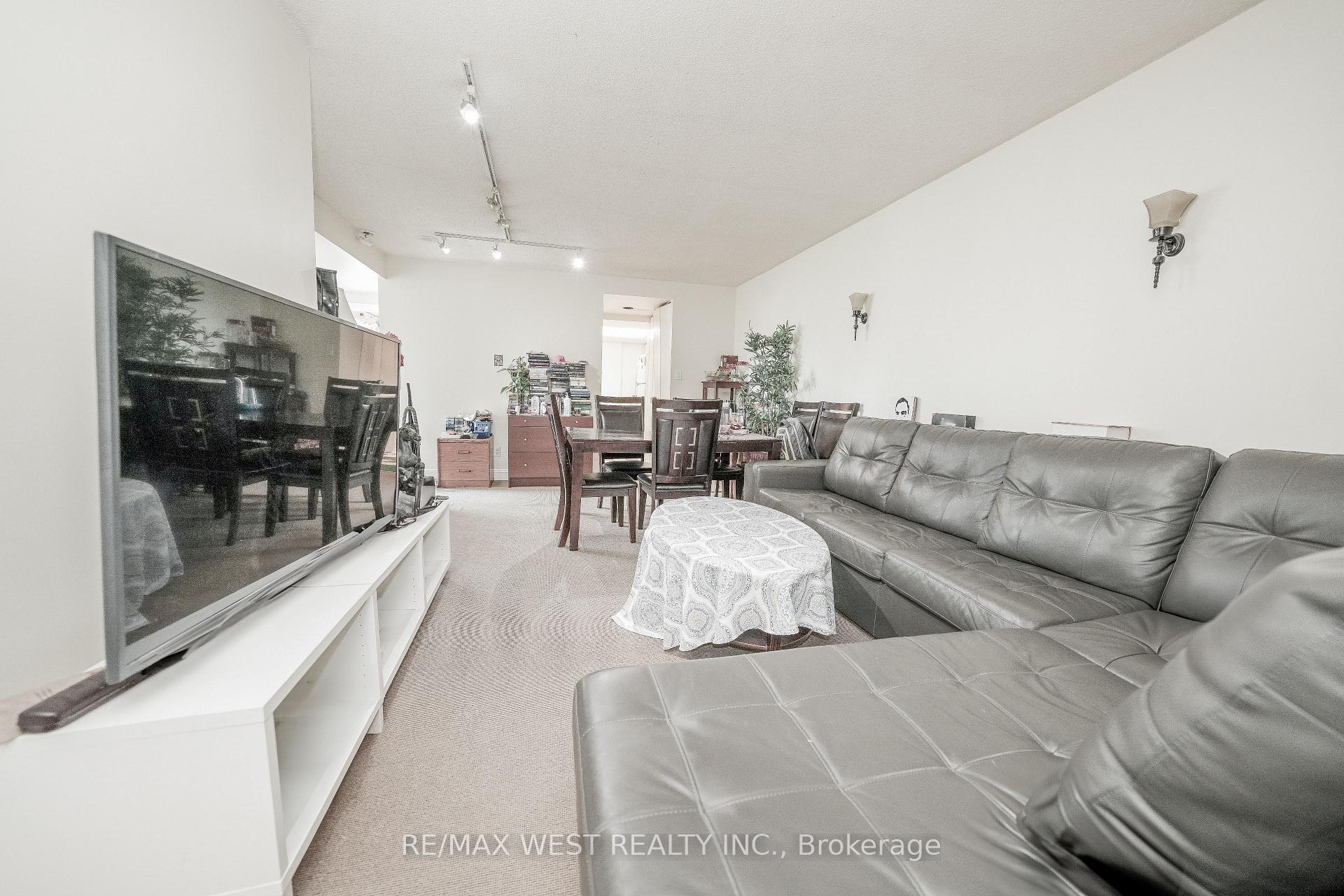 2 Bedrooms Condo at 1470 Midland, Toronto For sale