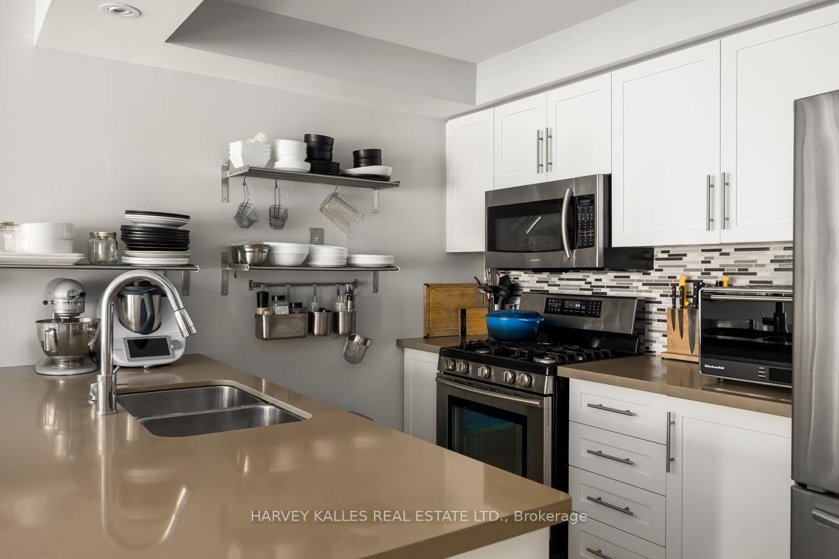 18 Clark Avenue W 64