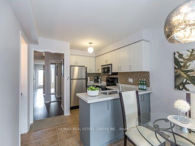 3 Bedrooms Condo at 601 Shoreline,  Mississauga For sale