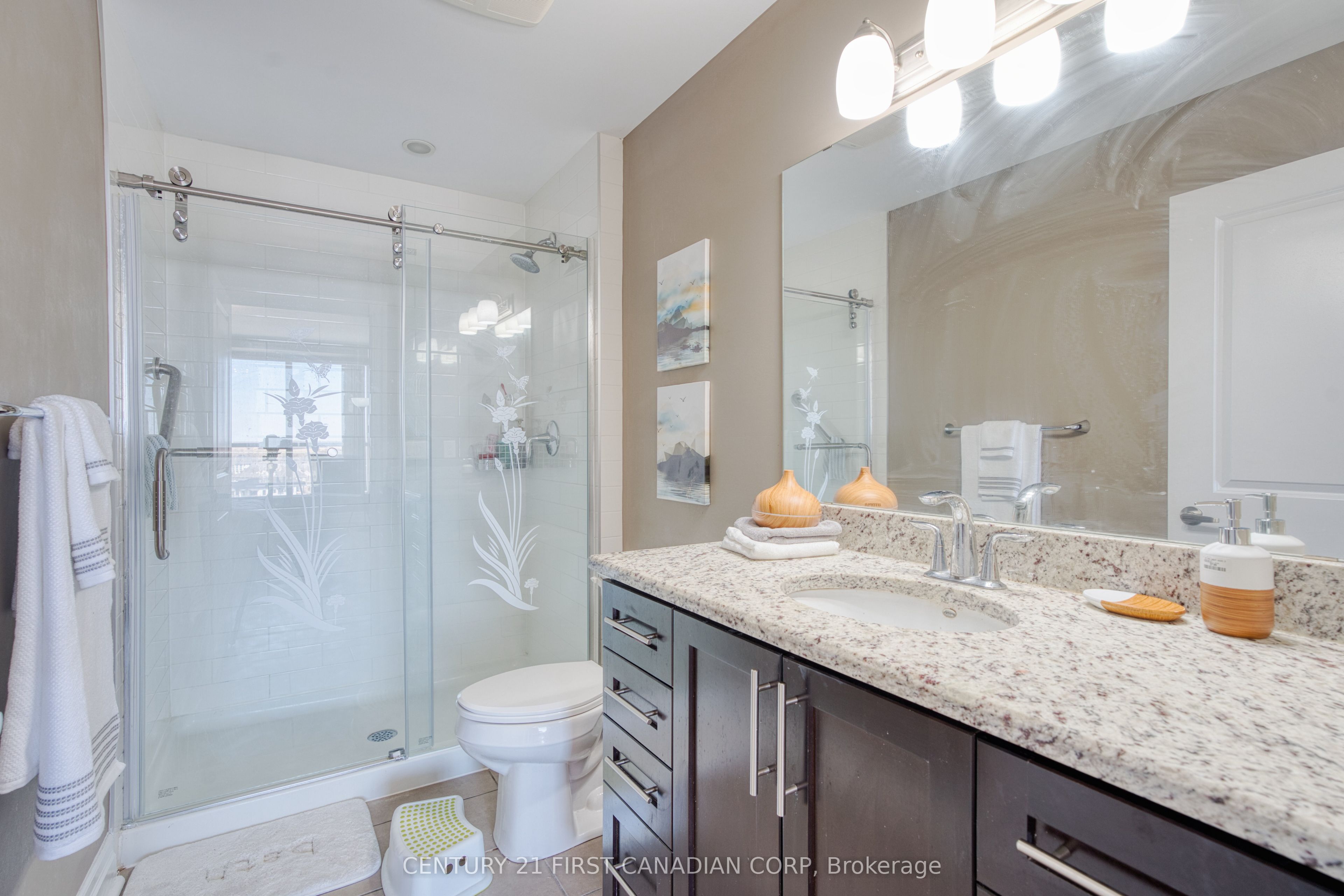 240 Villagewalk Boulevard, #812