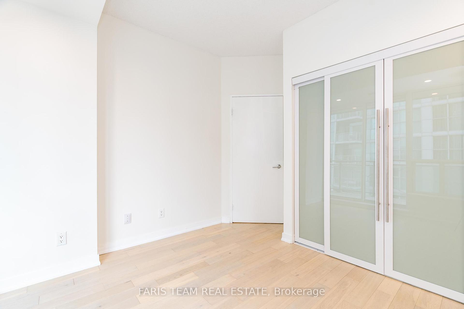 2 Bedrooms Condo at 88 Palace Pier,  Toronto For sale