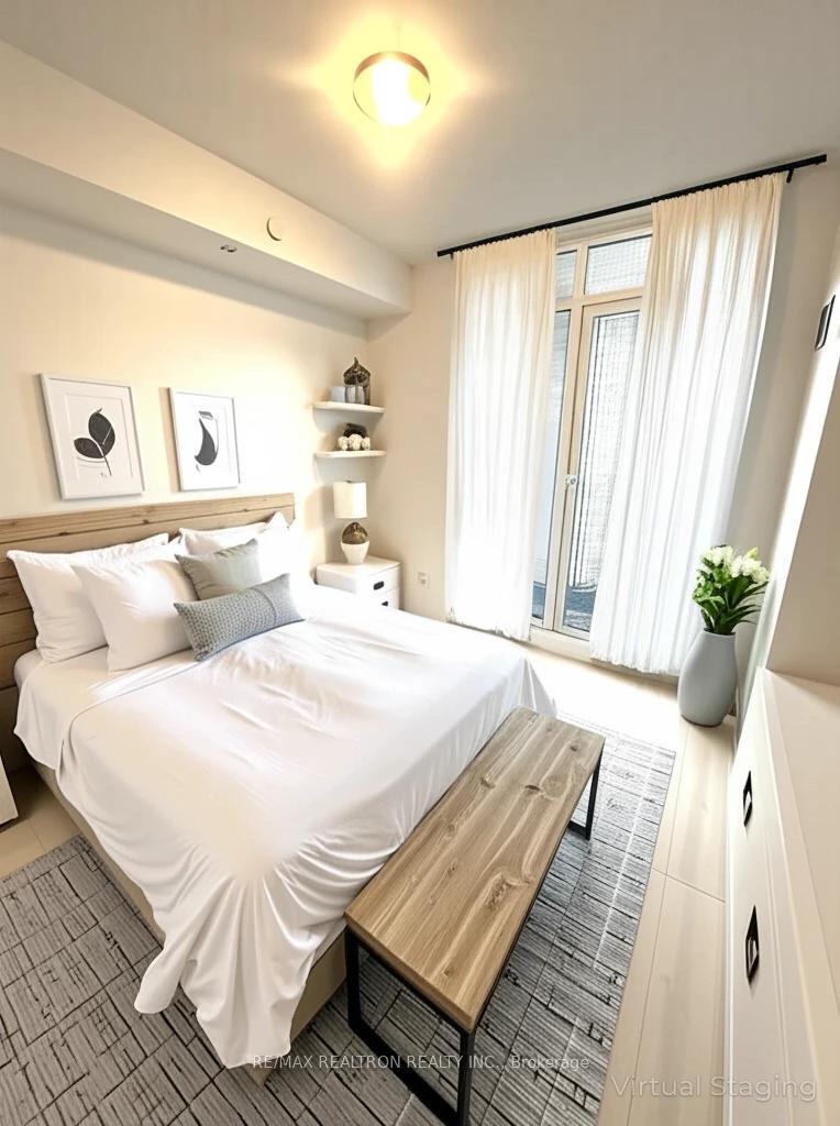 1 Bedroom Condo at 8 Eglinton, Toronto For sale