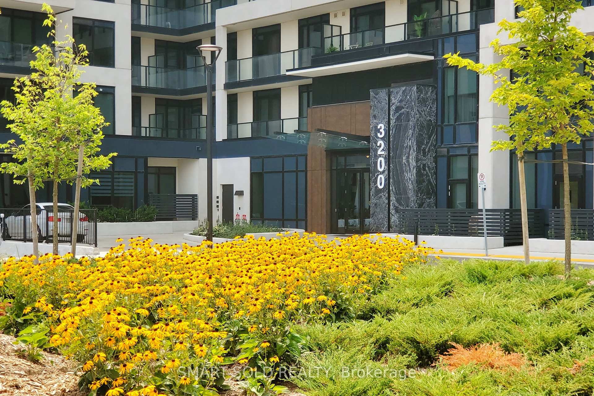 2 Bedrooms Condo at 3200 William Coltson, Oakville For sale