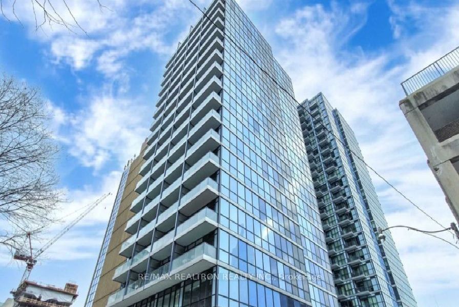 210 Simcoe