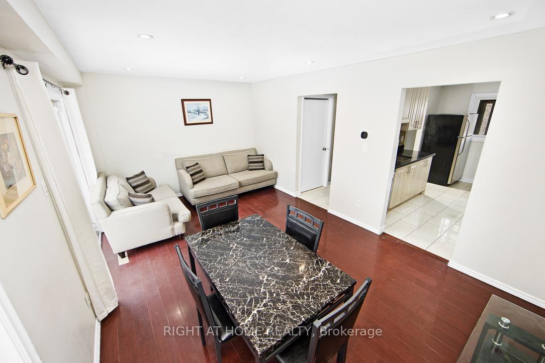 3 Bedrooms Condo at 50 Silver Bell,  Toronto For sale