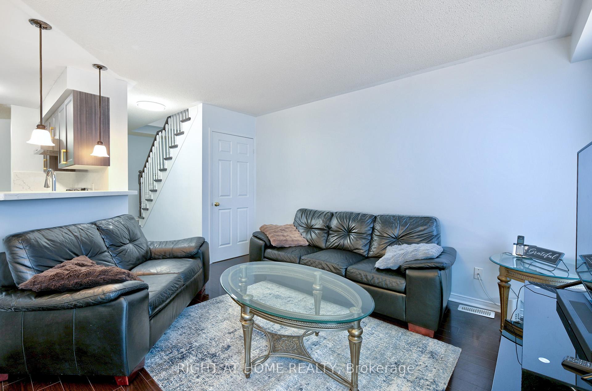 3 Bedrooms Condo at 4600 Kimbermount, Mississauga For sale