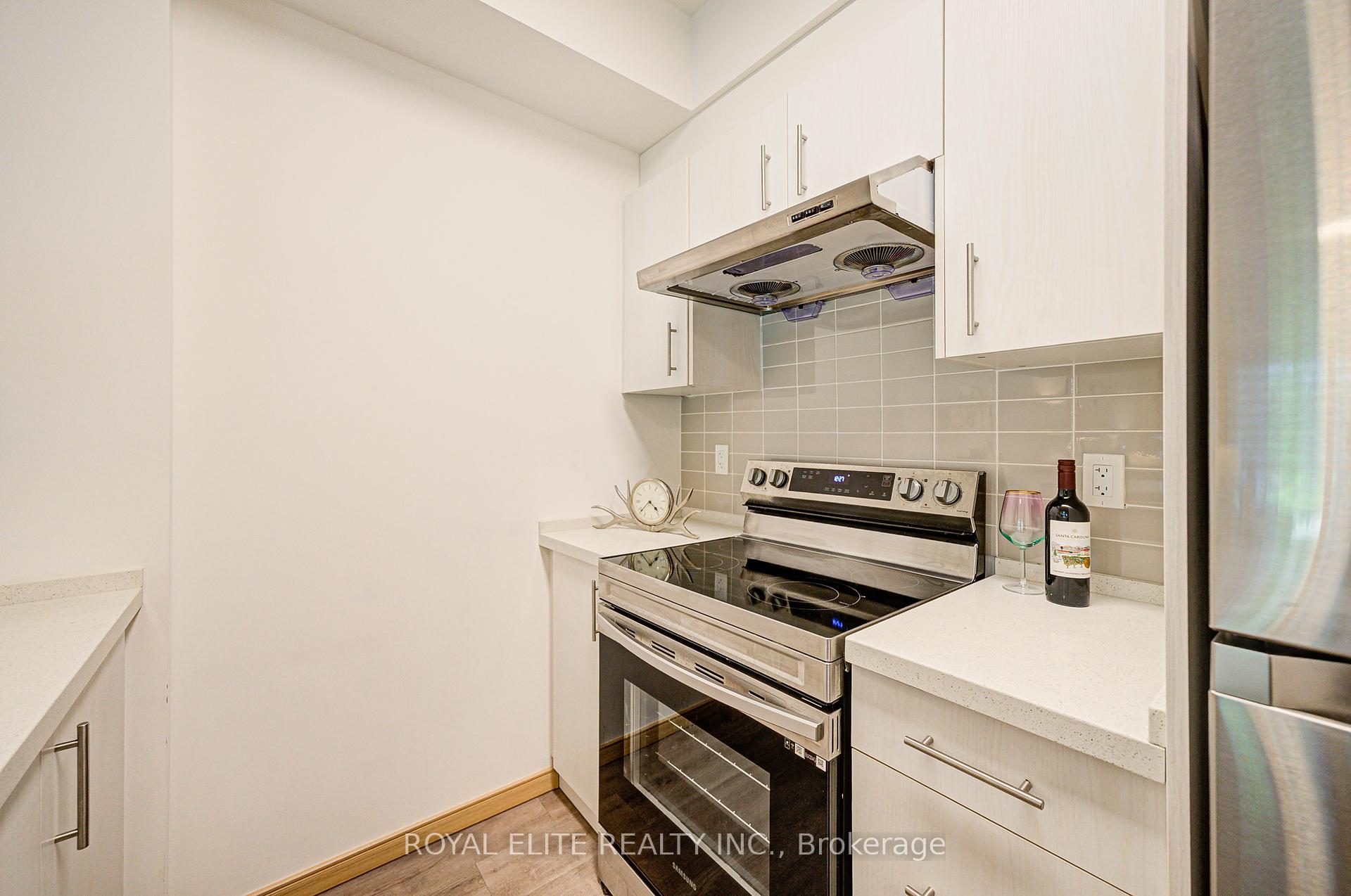 3 Bedrooms Condo at 200 Chester Le, Toronto For sale