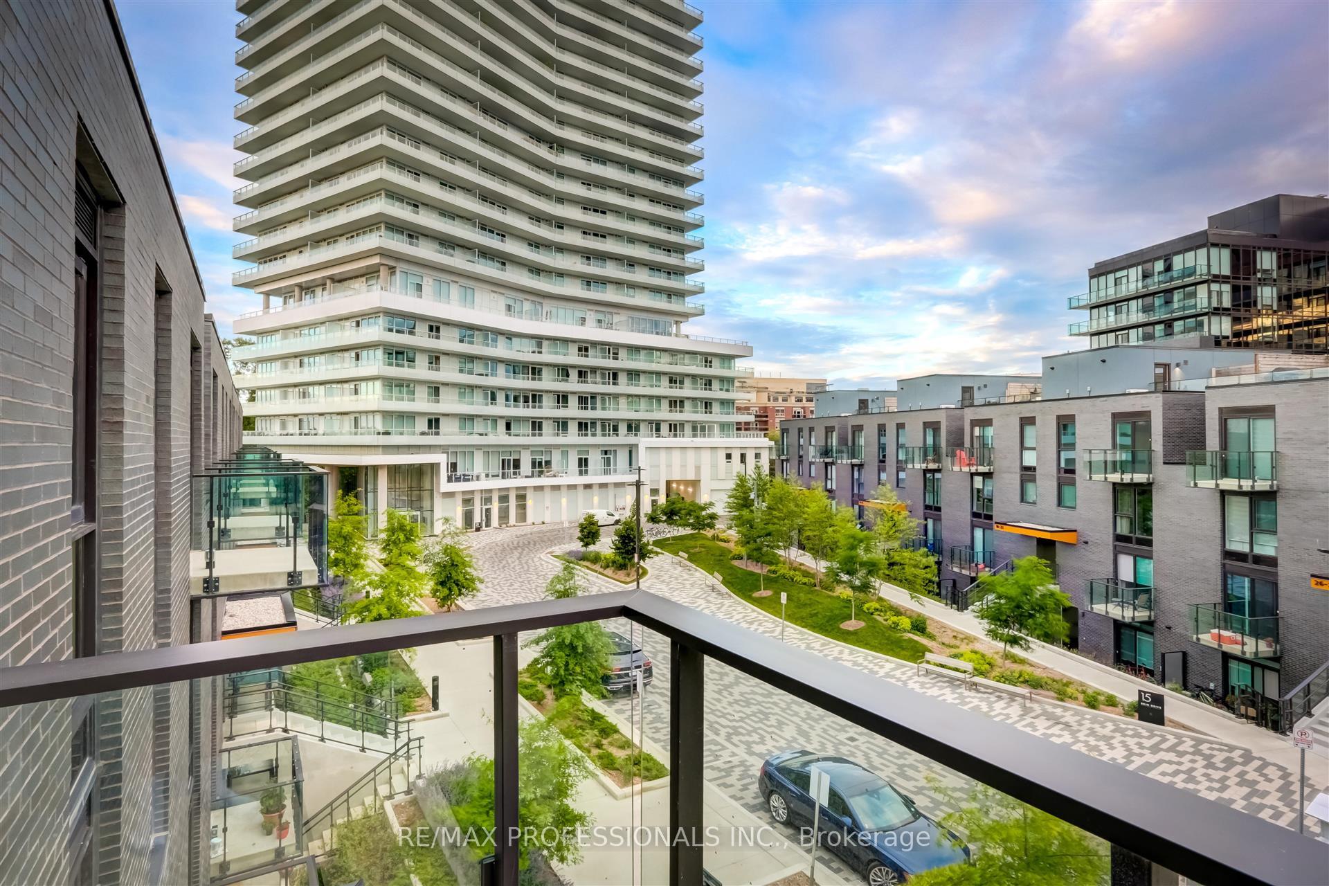 3 Bedrooms Condo at 10 Brin, Toronto For sale