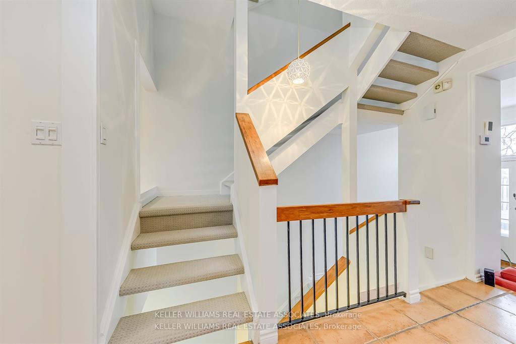 4 Bedrooms Condo at 24 Reid, Mississauga For sale