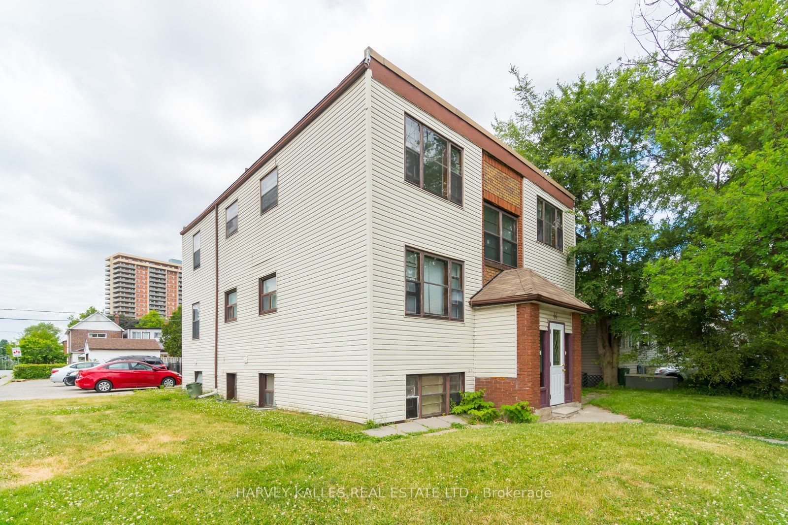 44 Pharmacy Avenue 4