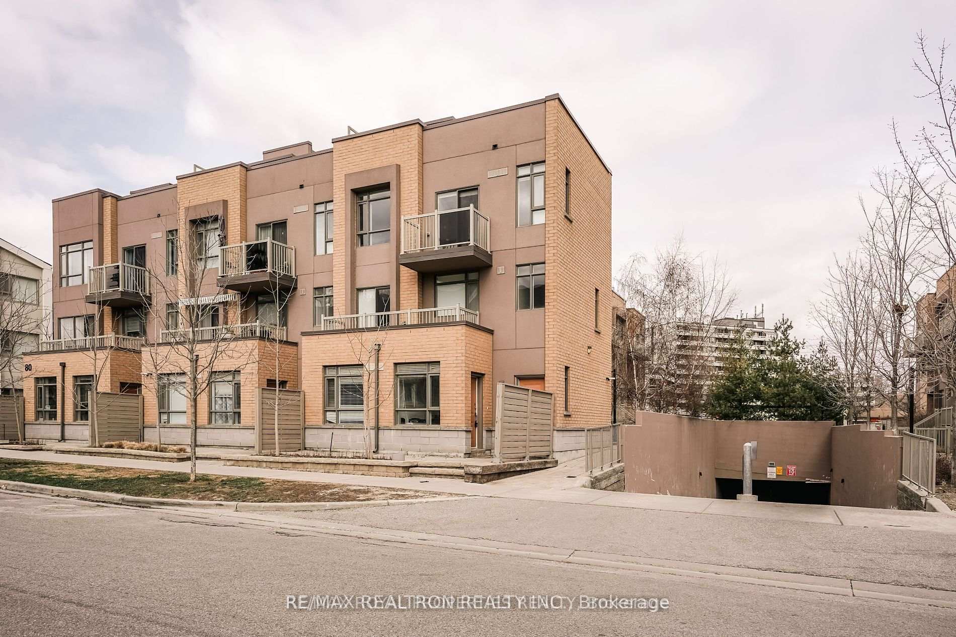 2 Bedrooms Condo at 80 Orchid Place, Toronto For sale