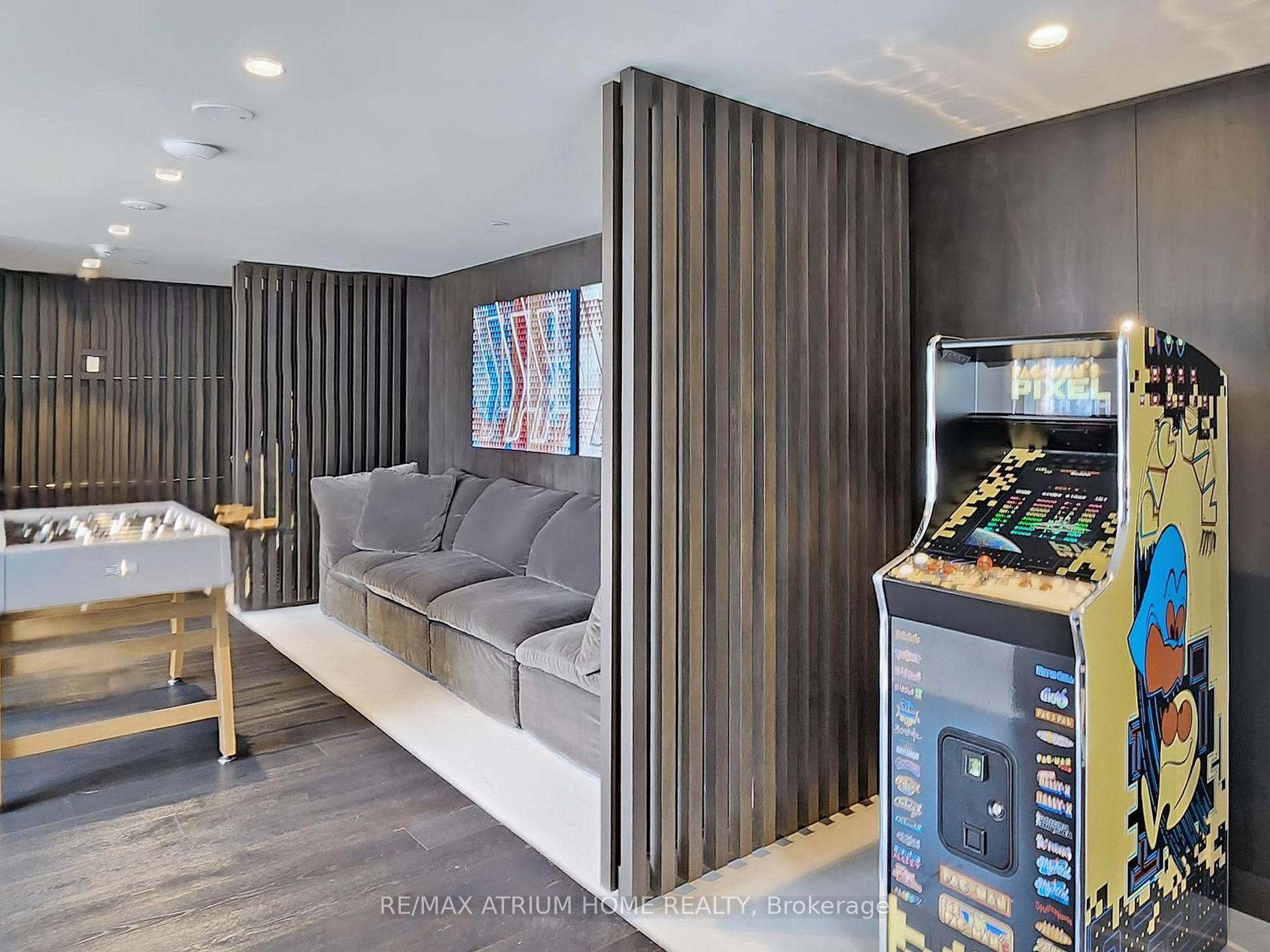 2 Bedrooms Condo at 55 Cooper, Toronto For sale