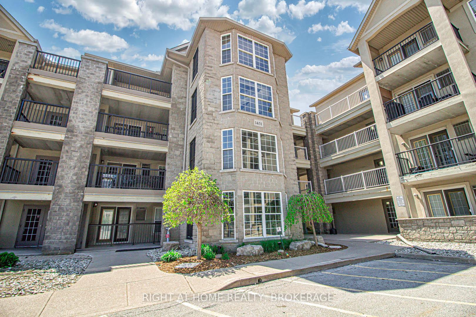 2 Bedrooms Condo at 1451 Walker’s, Burlington For sale
