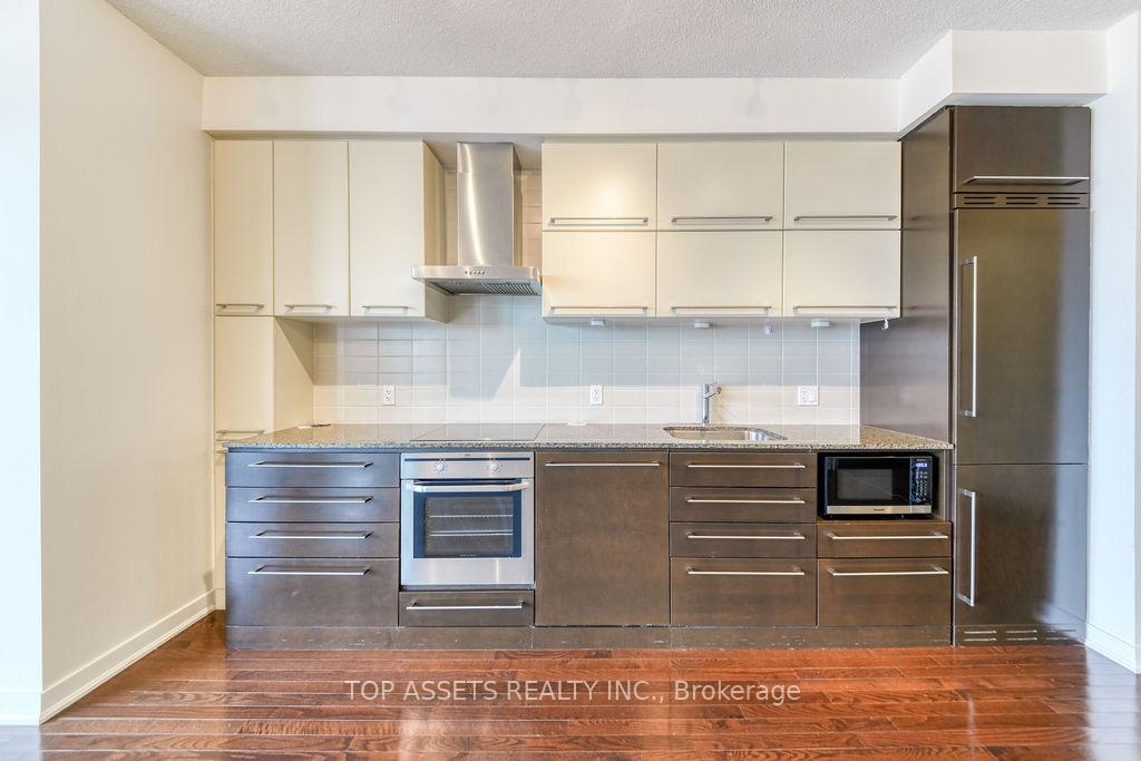 3 Bedrooms Condo at 770 Bay, Toronto For sale