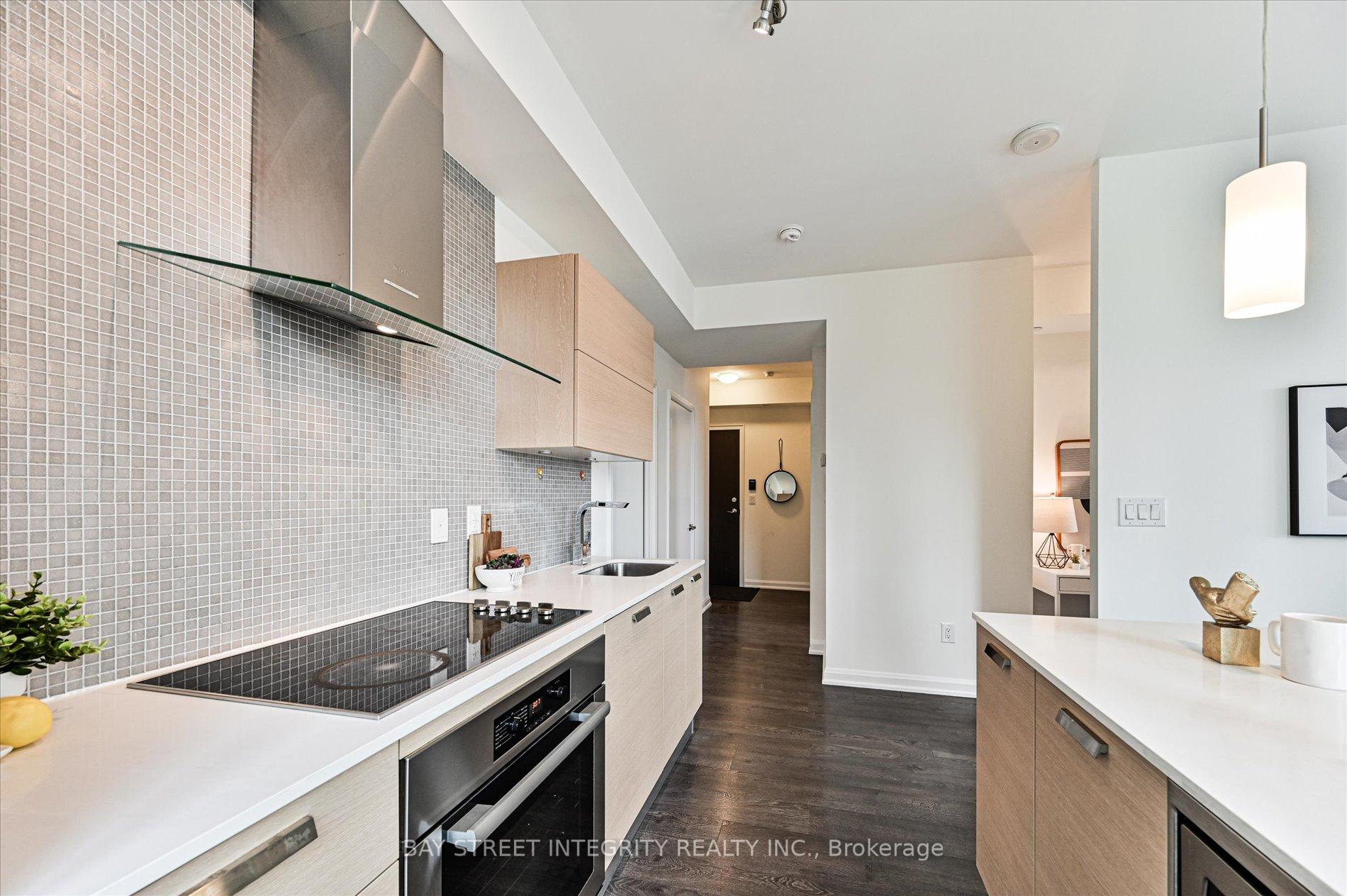 3 Bedrooms Condo at 11 Bogert, Toronto For sale