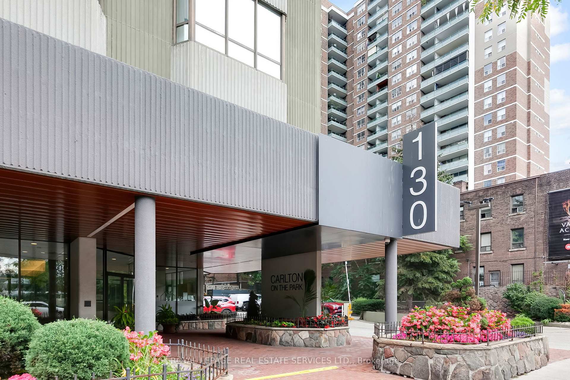 3 Bedrooms Condo at 130 Carlton, Toronto For sale