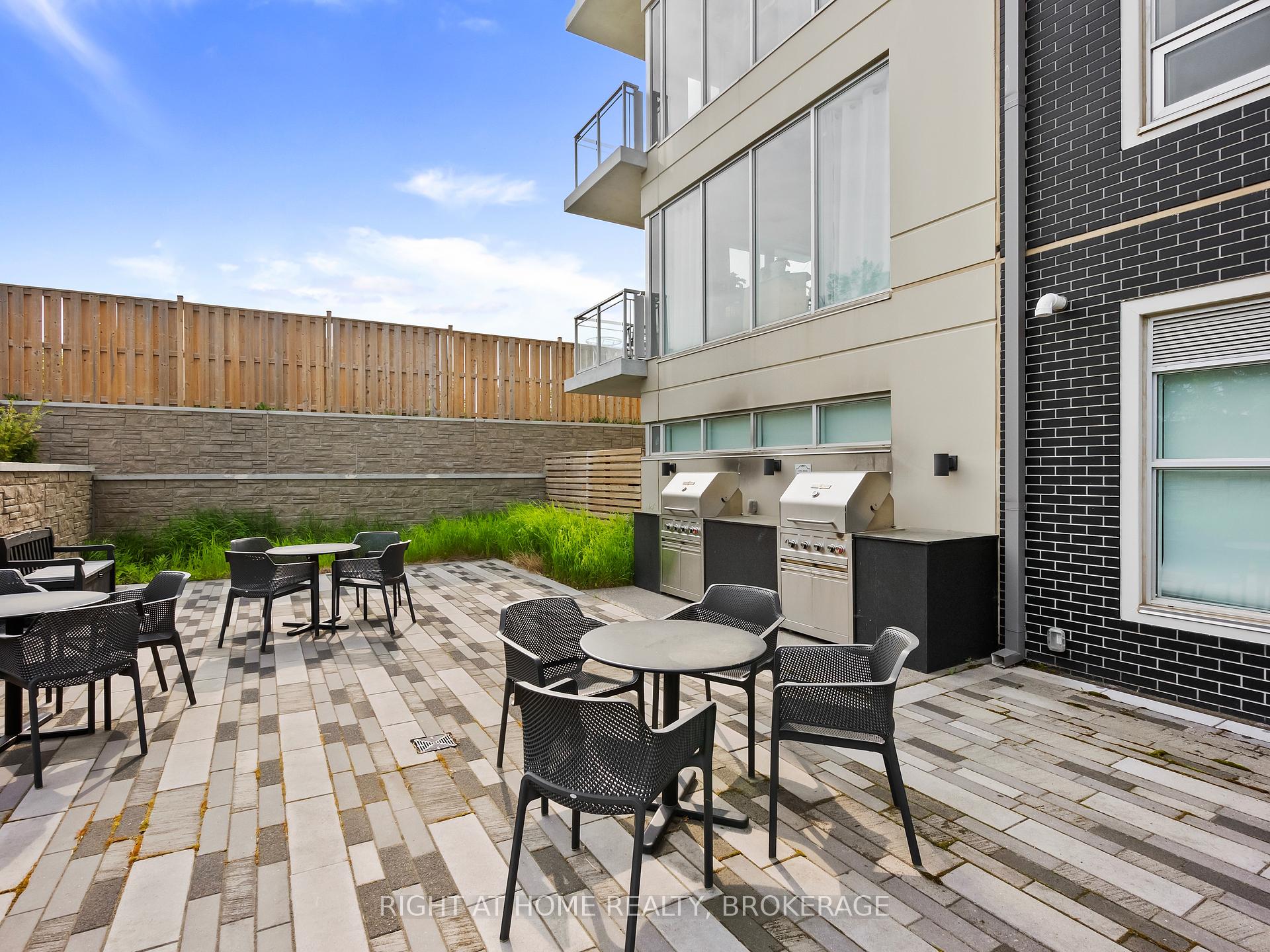 2 Bedrooms Condo at 16 Markle, Hamilton For sale