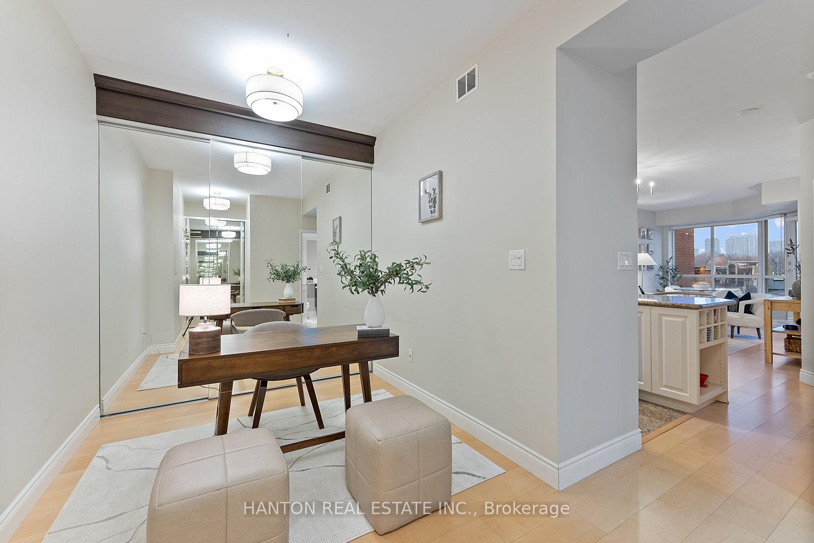 2 Bedrooms Condo at 77 Mcmurrich,  Toronto For sale