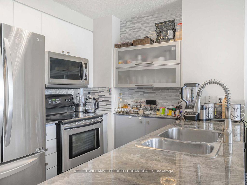 2 Bedrooms Condo at 11 Brunel, Toronto For sale