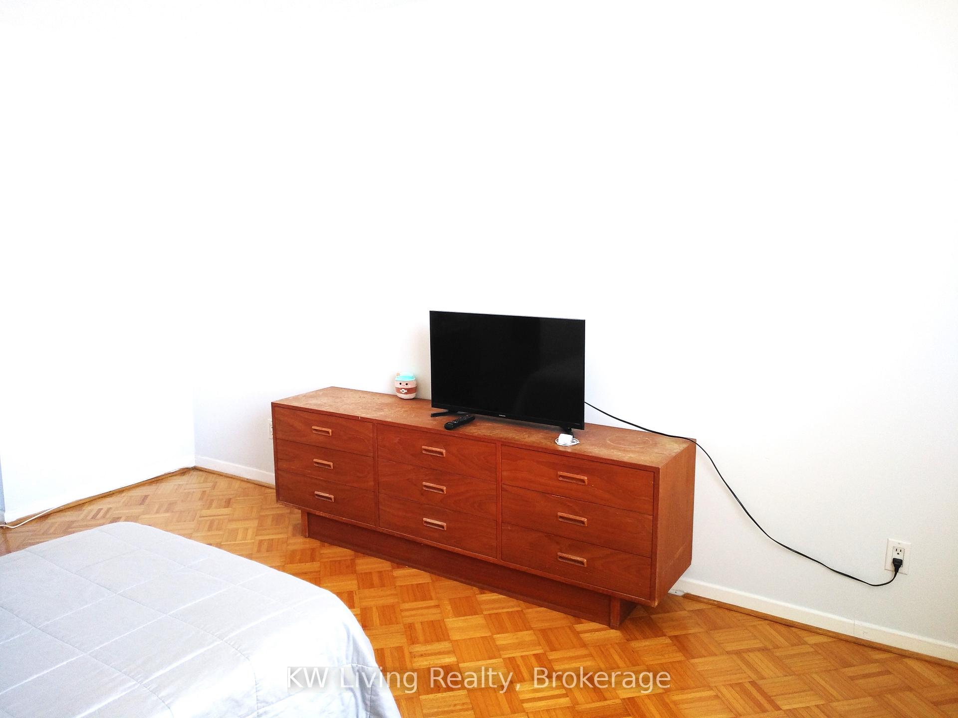 3 Bedrooms Condo at 10 Tangreen, Toronto For sale