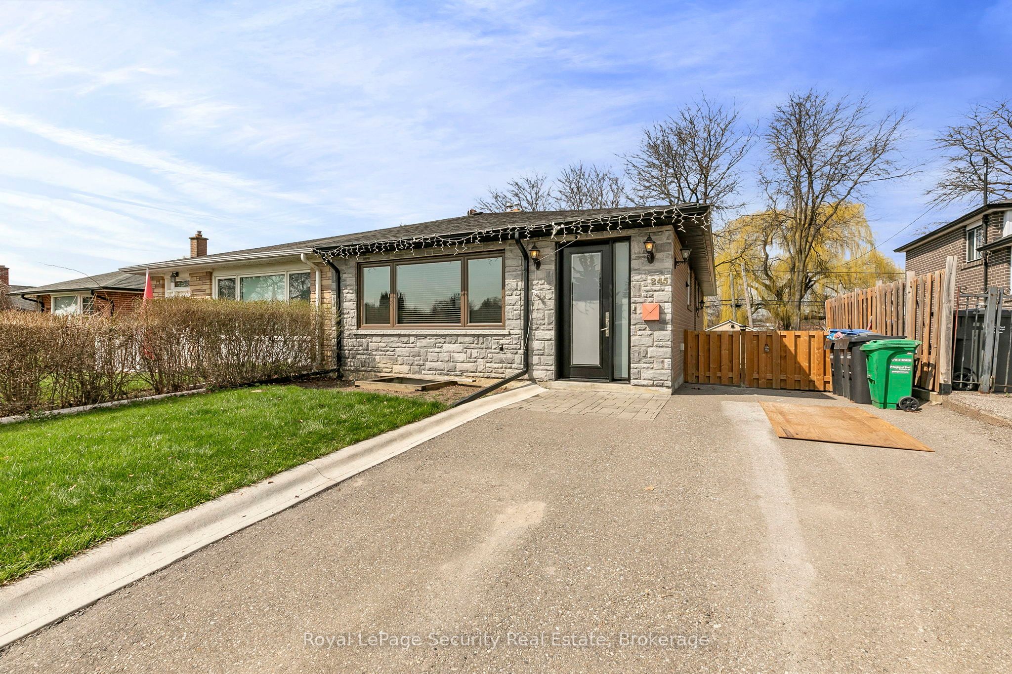 245 Avondale Boulevard, Brampton, ON L6T 1J3