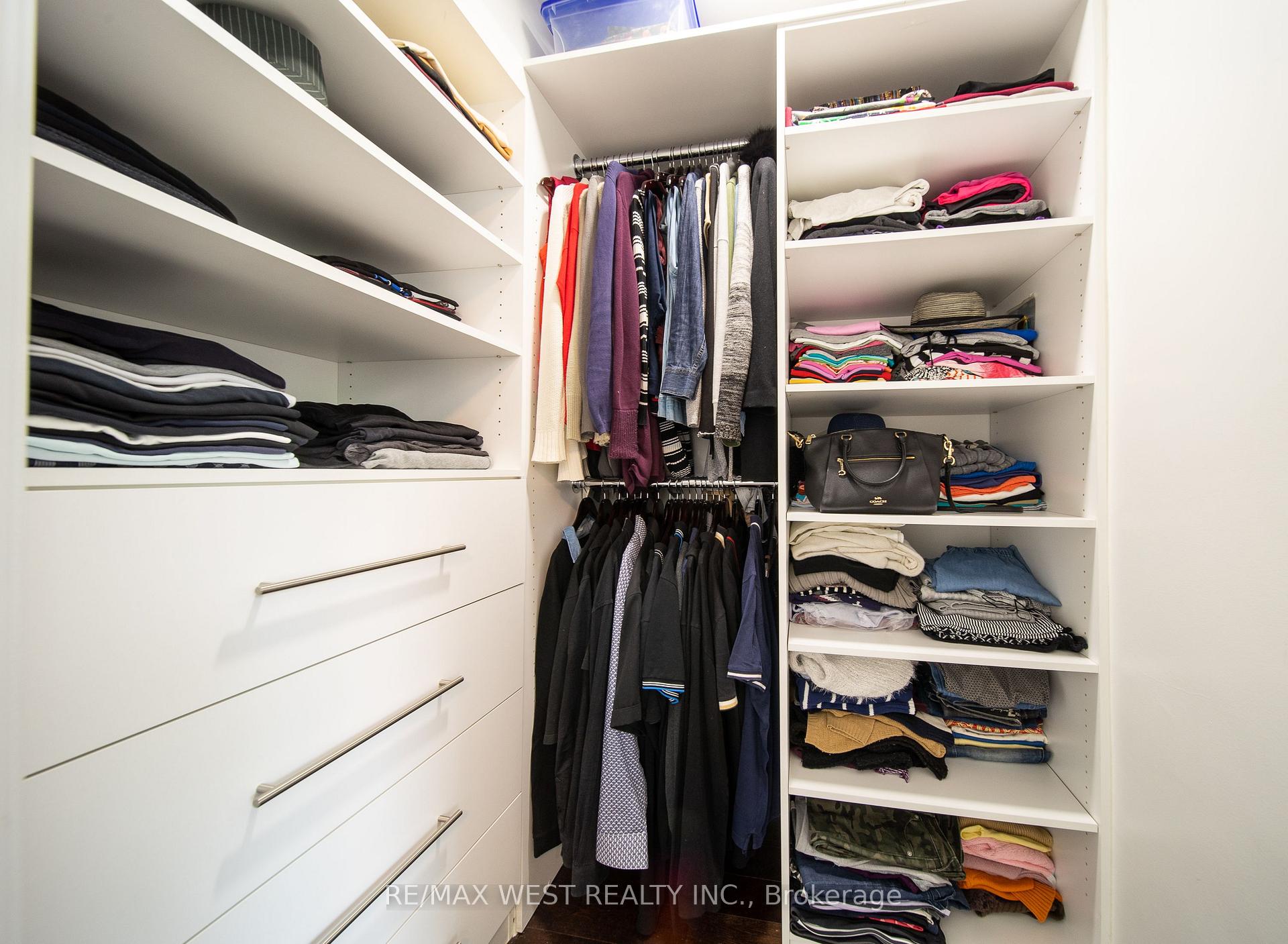 4 Bedrooms Condo at 61 Richview, Toronto For sale