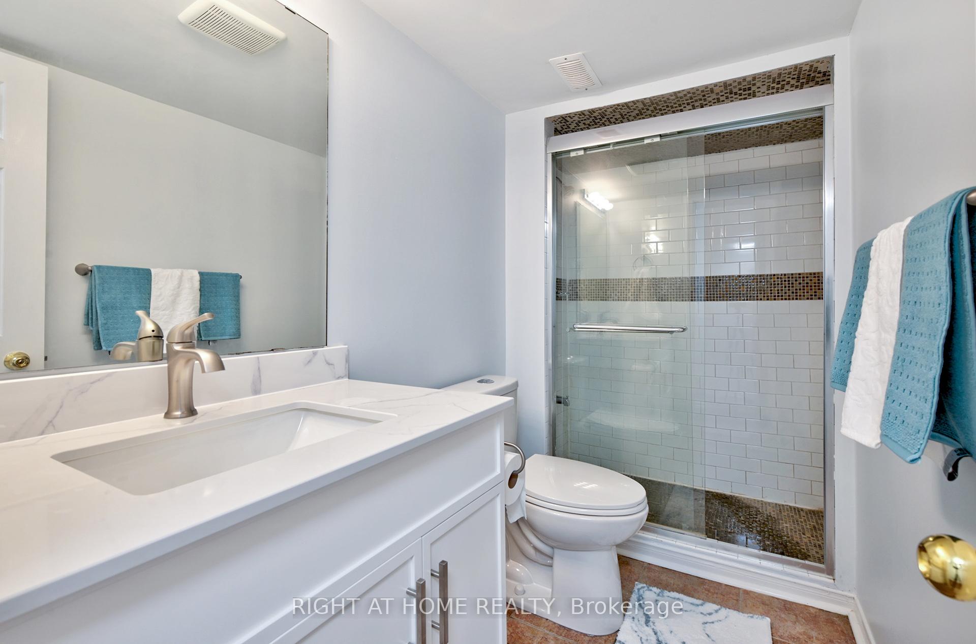 3 Bedrooms Condo at 4600 Kimbermount, Mississauga For sale
