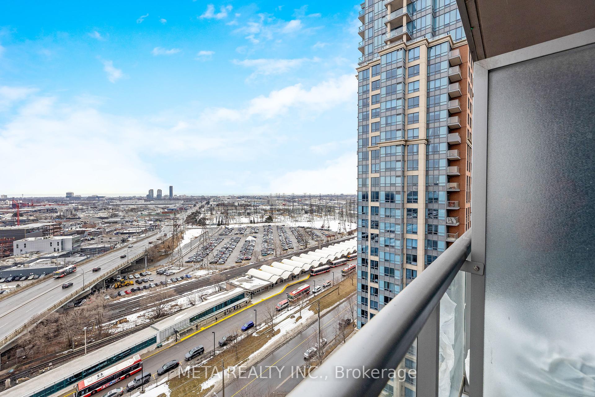 2 Bedrooms Condo at 15 Viking,  Toronto For sale