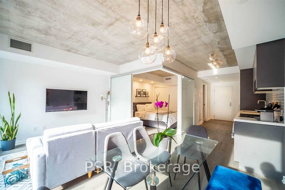 60 Colborne