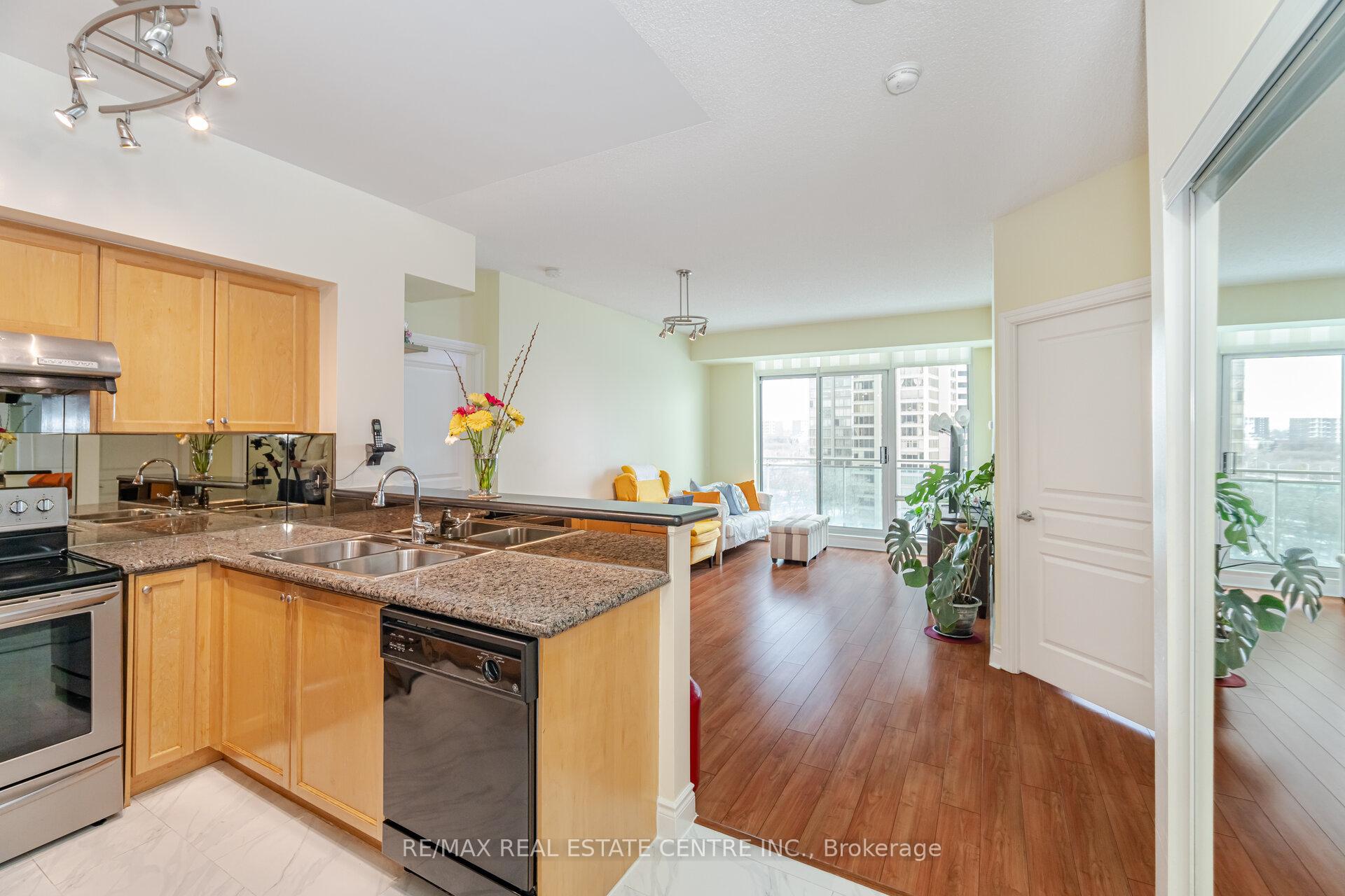 2 Bedrooms Condo at 5 Marine Parade,  Toronto For sale