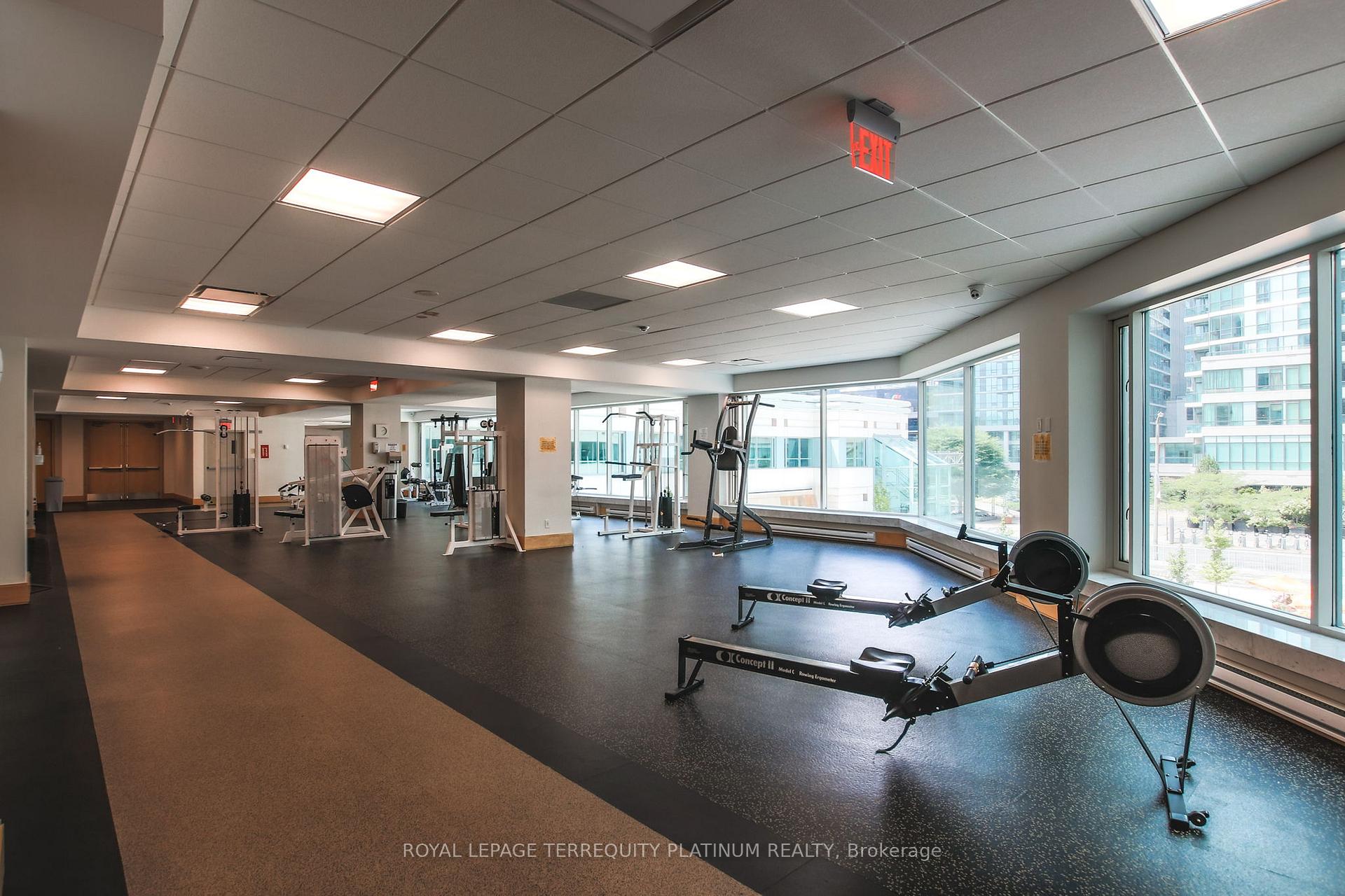 2 Bedrooms Condo at 10 Yonge, Toronto For sale