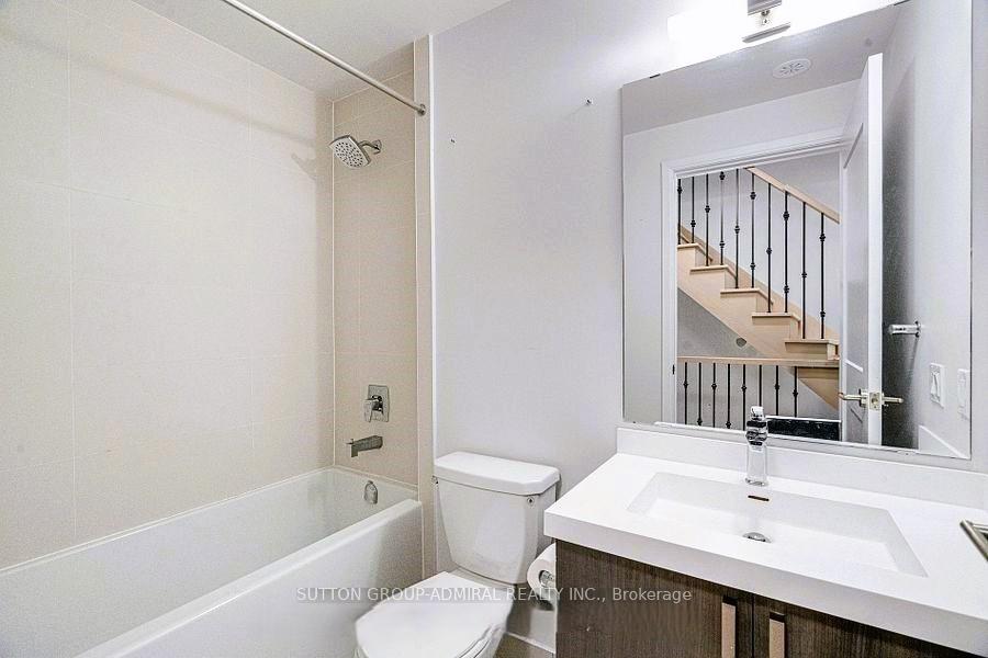 3 Bedrooms Condo at 1010 Portage,  Vaughan For sale
