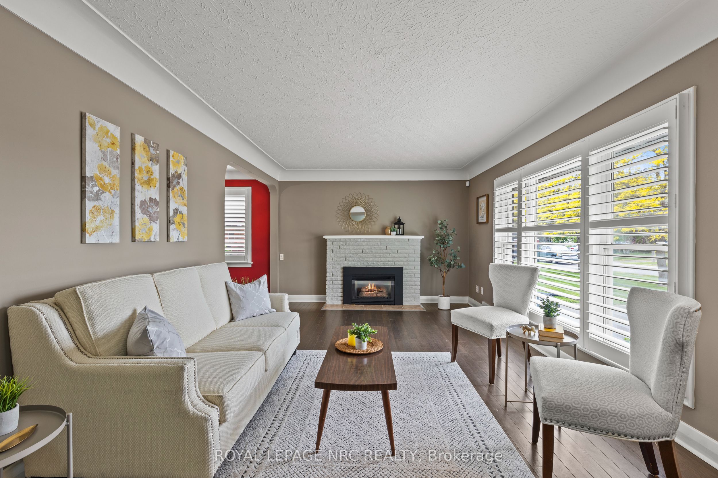 10 Whiteoak Drive