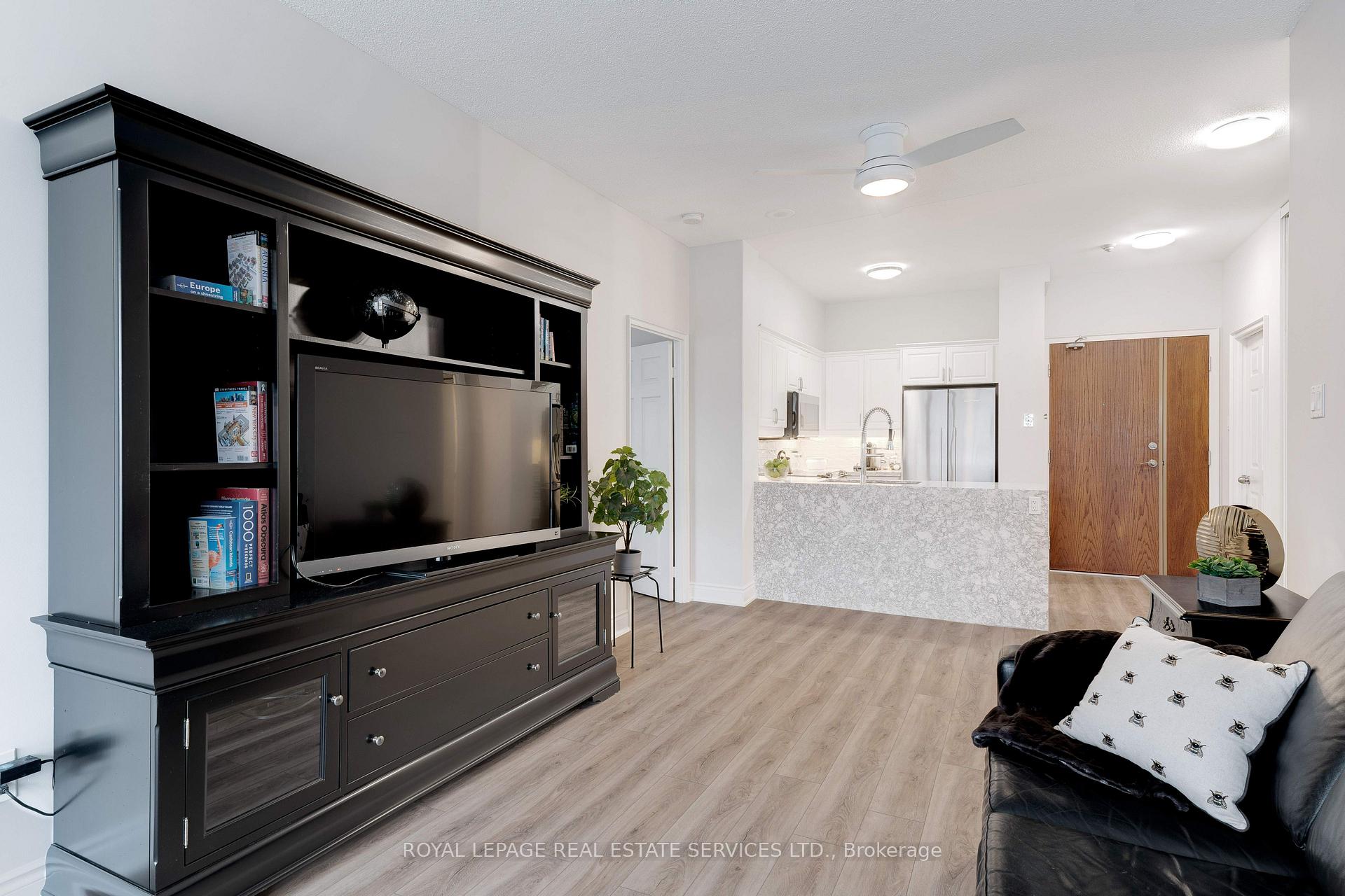 2 Bedrooms Condo at 2511 Lakeshore,  Oakville For sale