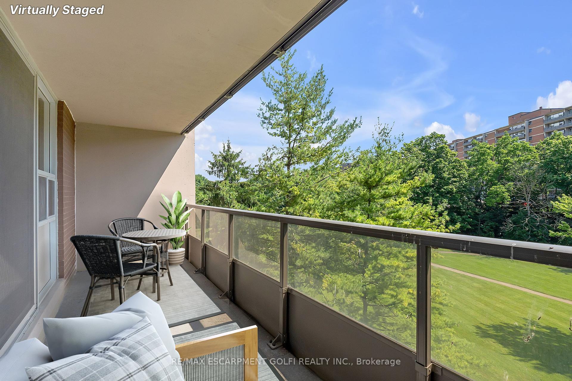 3 Bedrooms Condo at 1966 Main, Hamilton For sale