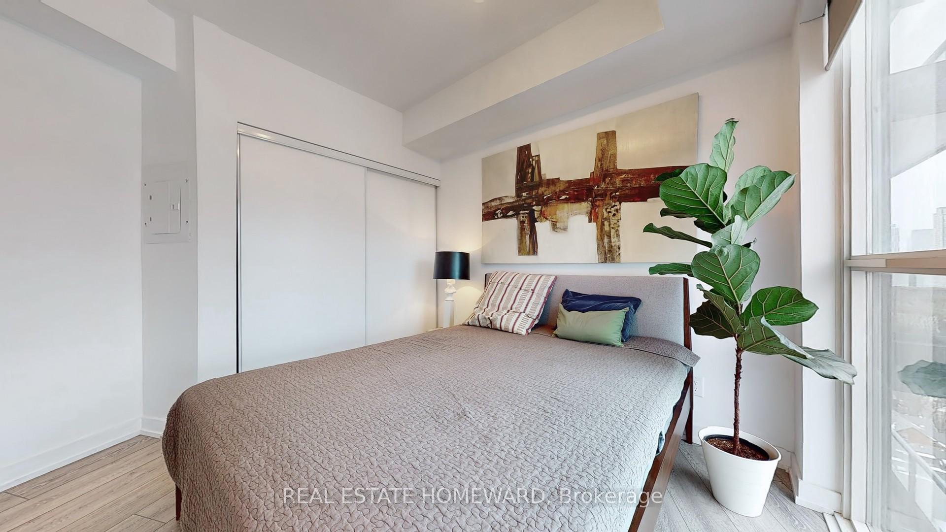 1 Bedroom Condo at 159 Wellesley,  Toronto For sale