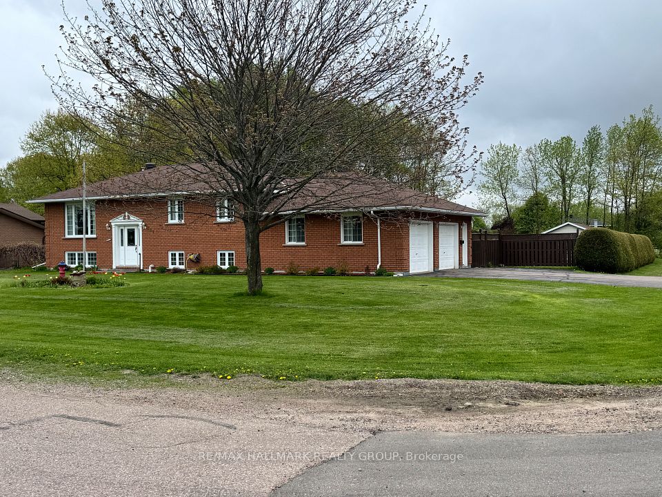 207 Martha Avenue, Laurentian Valley, ON K8B 1B4