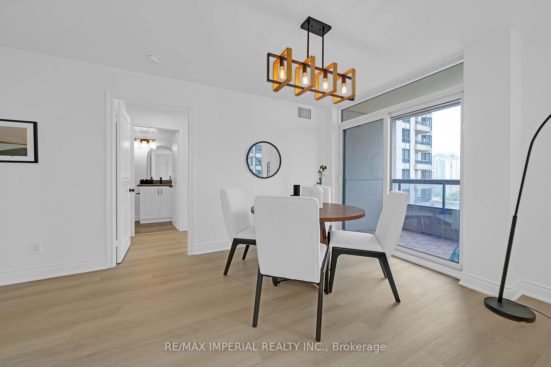 2 Bedrooms Condo at 5 northtown, Toronto For sale