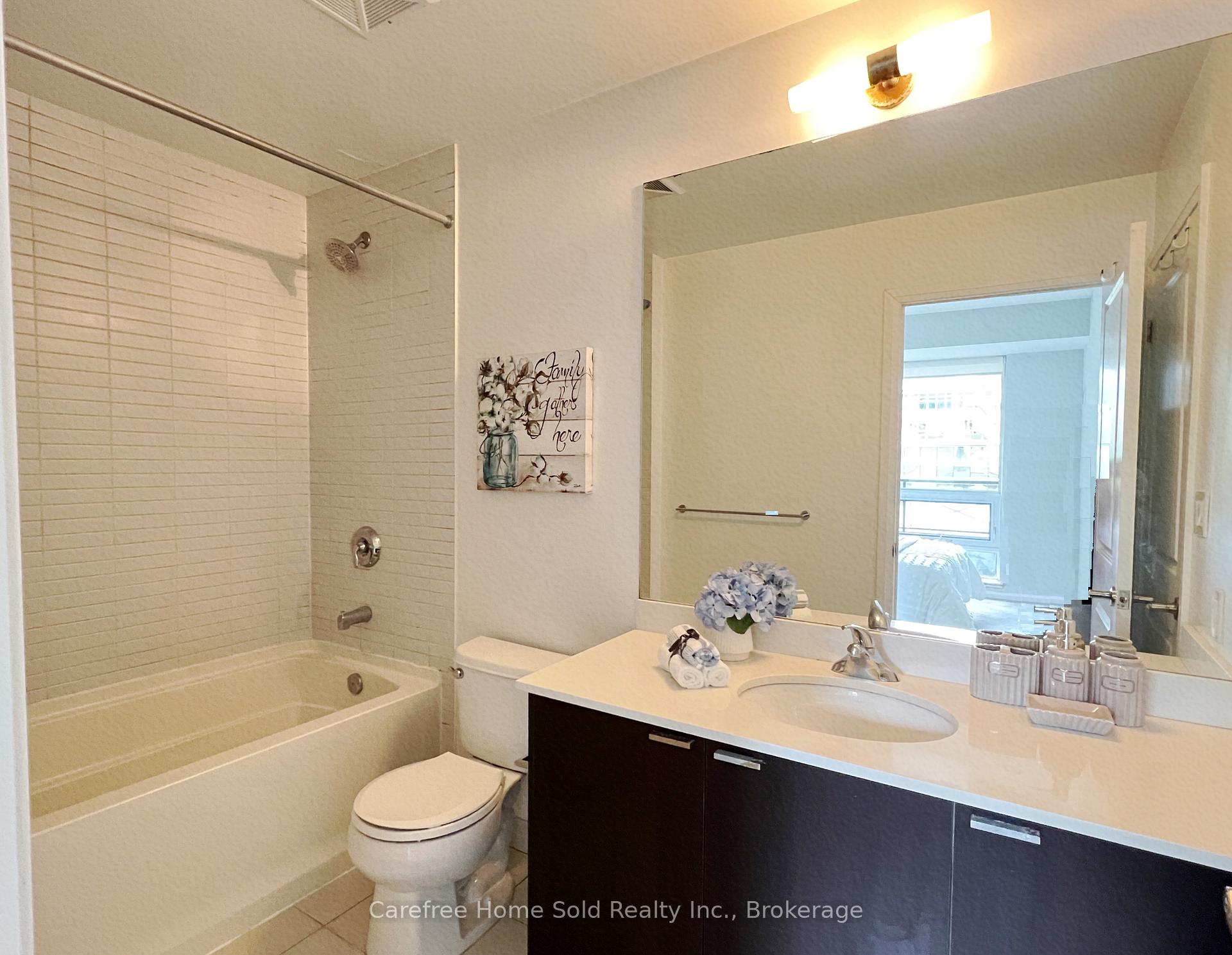 2 Bedrooms Condo at 35 Hayden, Toronto For sale