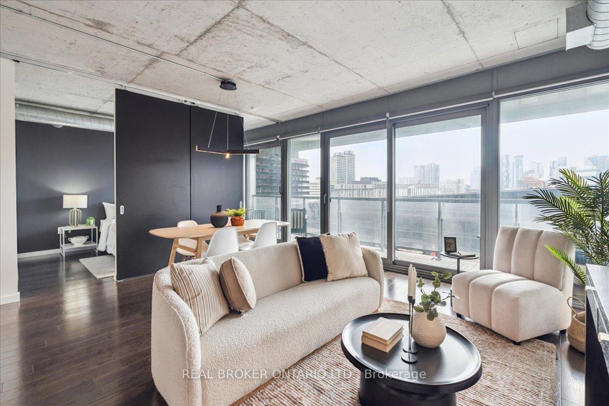 2 Bedrooms Condo at 32 Trolley, Toronto For sale