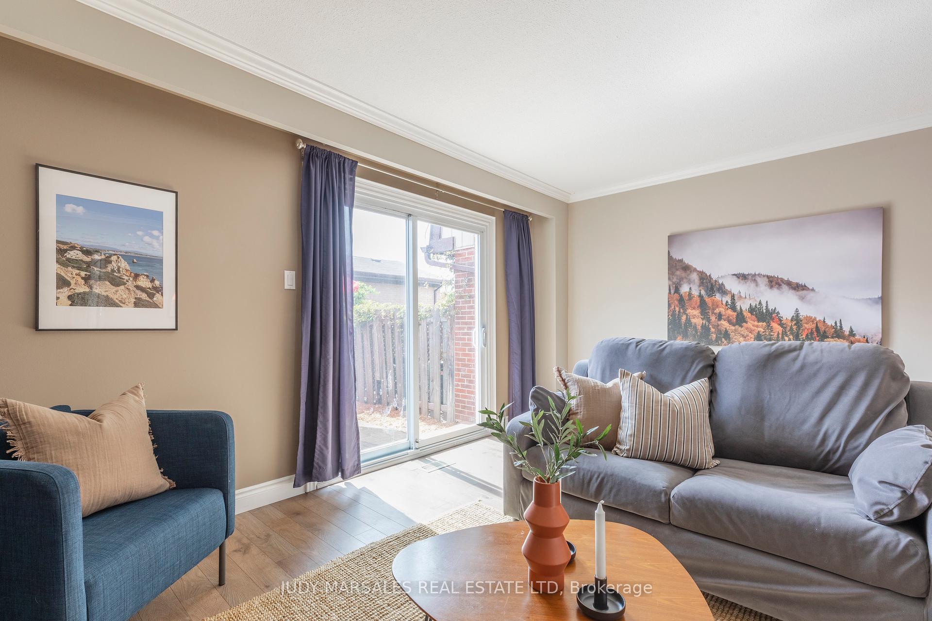 3 Bedrooms Condo at 3035 Glencrest, Burlington For sale