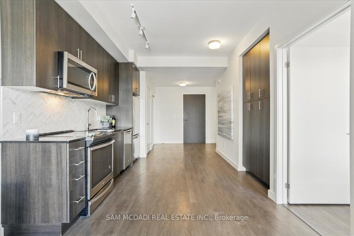 2 Bedrooms Condo at 210 Sabina Dr, Oakville For sale