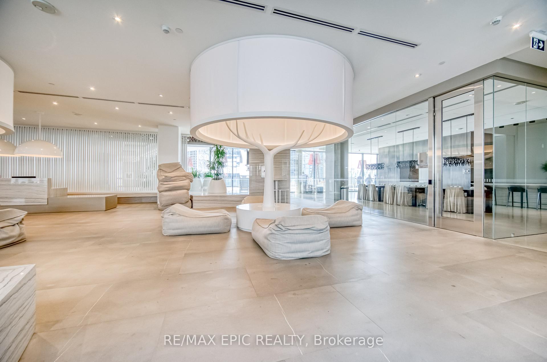 3 Bedrooms Condo at 88 Harbour,  Toronto For sale