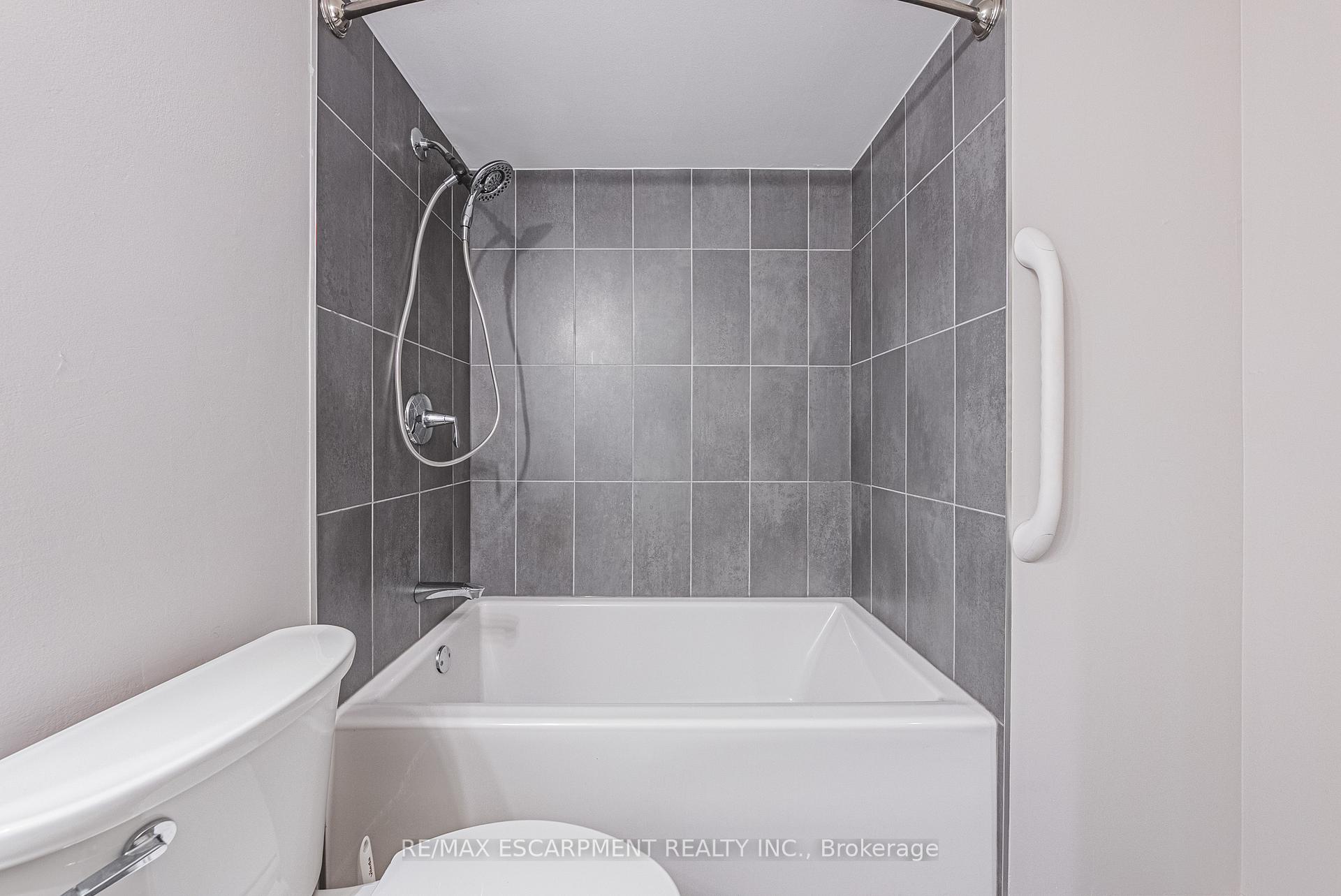 3 Bedrooms Condo at 150 WILSON, Hamilton For sale