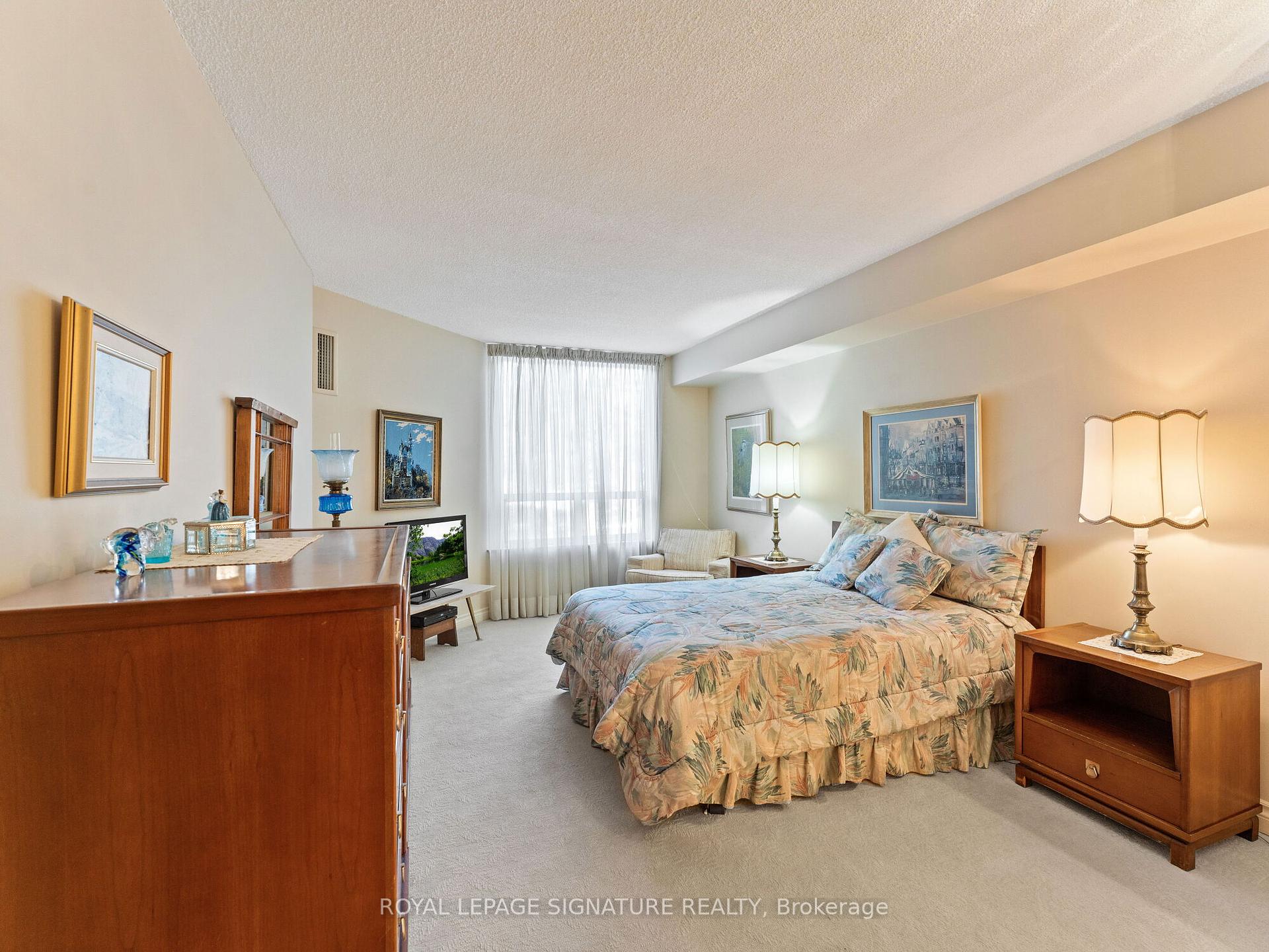 2 Bedrooms Condo at 1200 Don Mills, Toronto For sale