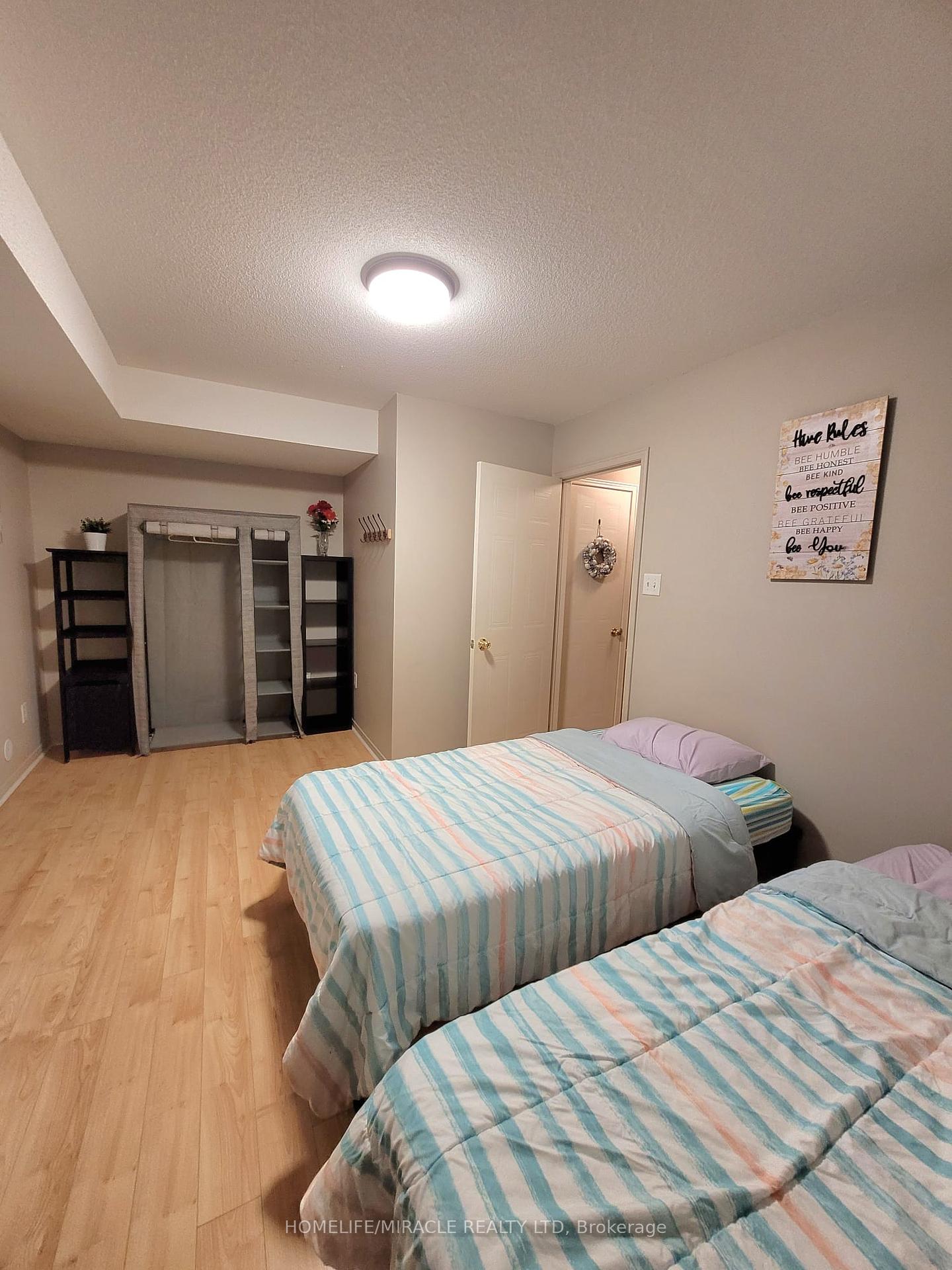4 Bedrooms Condo at 22 Exchequer,  Toronto For sale