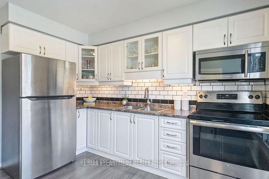 3 Bedrooms Condo at 1301 Upper Gage,  Hamilton For sale