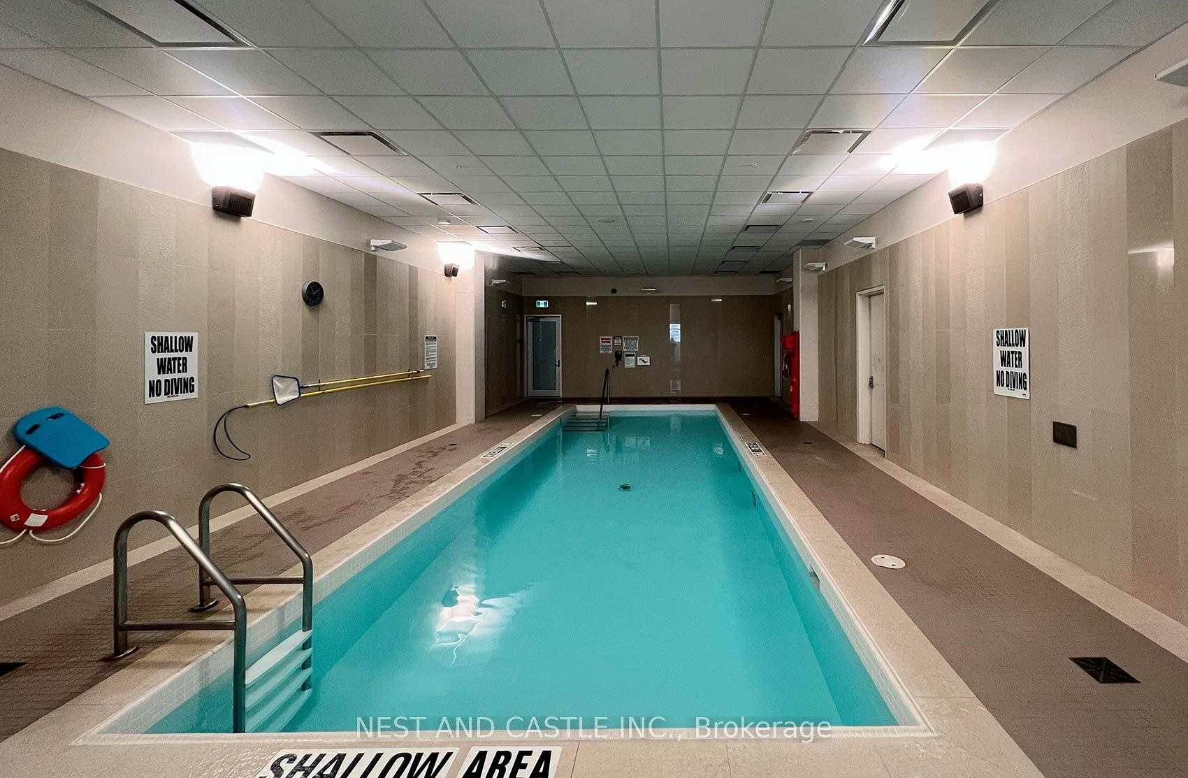 2 Bedrooms Condo at 100 Harbour, Toronto For sale